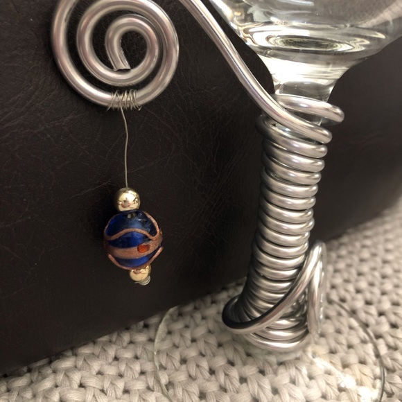 ⚡️2/$12 🍷Wine Glasses Embellished w Bead Charms. Set of Two (2). NWOT. - Picture 5 of 10